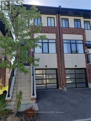 Hamilton (Ancaster) townhouse for rent - 15 MUHOLLARD LANE