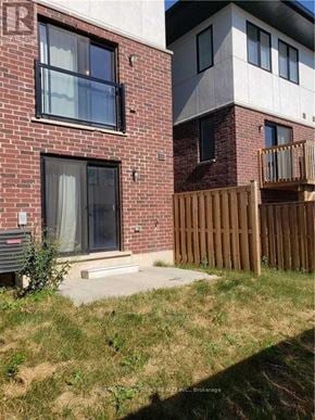 Hamilton (Ancaster) townhouse for rent - 15 MUHOLLARD LANE