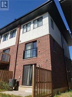 Hamilton (Ancaster) townhouse for rent - 15 MUHOLLARD LANE
