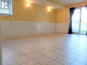Toronto (L'amoreaux) apartment for rent - A spacious room with yellow walls and white trim.