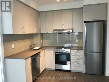 Markham (Unionville) condo for rent - A kitchen with a refrigerator, oven, and sink.