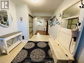 Innisfil (Alcona) apartment for rent - A hallway with a rug and a bench.