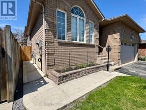 Hamilton (Stoney Creek Mountain) apartment for rent - A house with a brown brick exterior and a white garage door.