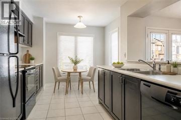 Milton townhouse for rent - A modern kitchen with a dining table and chairs.