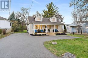Halton Hills (Rural Halton Hills) apartment for rent - A house with a driveway in front of it.