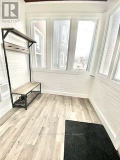 Belleville (Belleville Ward) apartment for rent - A room with a bench and a window.
