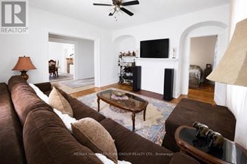 Barrie (City Centre) apartment for rent - A living room with a brown couch and a flat screen TV mounted on the wall.