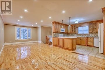 Kingston (Kingston East (Incl Barret Crt)) apartment for rent - A spacious kitchen with wooden cabinets and a central island.