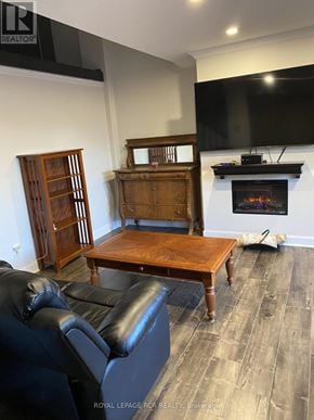 Aurora (Aurora Village) townhouse for rent - A living room with a black leather couch and a wooden coffee table.