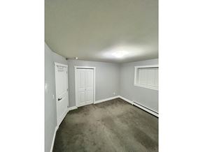 Surrey apartment for rent - A room with a carpeted floor and a window with blinds.