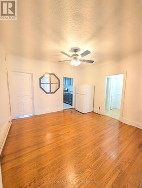 Burlington (Brant) apartment for rent - A room with wooden floors and a ceiling fan.