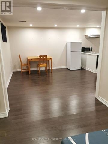 Toronto (Newtonbrook West) apartment for rent - A dining room with a table and chairs.