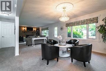 Kingsville apartment for rent - A living room with a dining table and chairs.