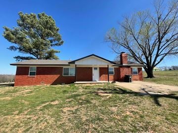 Tecumseh house for rent - 22565 Gaddy Road