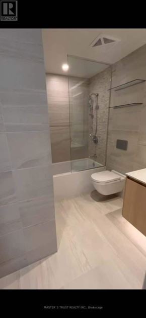 Toronto (Church-Yonge Corridor) condo for rent - A modern bathroom with a walk-in shower and a toilet.