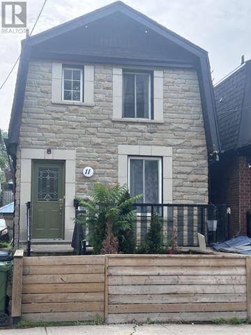 Toronto (Rockcliffe-Smythe) apartment for rent - UPPER - 11 HUMBER BOULEVARD upper