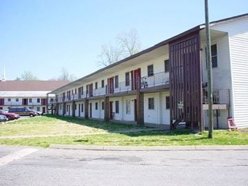 Winston-Salem apartment for rent - Creekwood Apartments