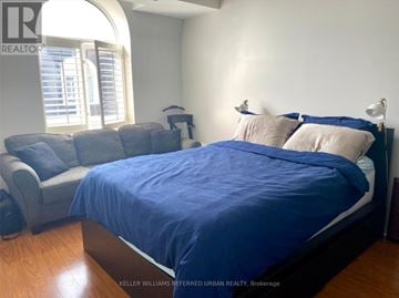 Toronto (Niagara) townhouse for rent - A bedroom with a bed and a couch.