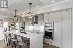 Guelph (Pineridge/Westminster Woods) condo for rent - A modern kitchen with a marble island and stainless steel appliances.