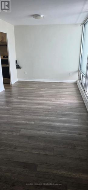 Toronto (Crescent Town) condo for rent - 1009 - 1 MASSEY SQUARE 1009