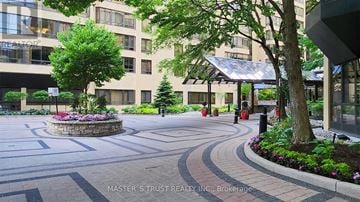 Toronto (Kensington-Chinatown) condo for rent - A courtyard with a circular brick design and a tree in the middle.