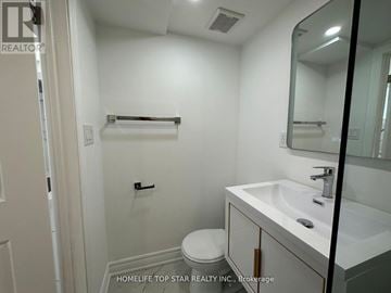 Richmond Hill (Crosby) duplex for rent - BACHELOR - 38 CARTIER CRESCENT Bachelor