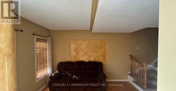 Brampton (Sandringham-Wellington) apartment for rent - A living room with a couch and a window with blinds.