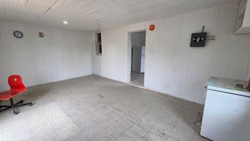 Winnipeg house for rent - Unit 2, 593 Selkirk Ave.