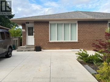 Mississauga (Streetsville) apartment for rent - UPPER - 135 BONHAM BOULEVARD Upper