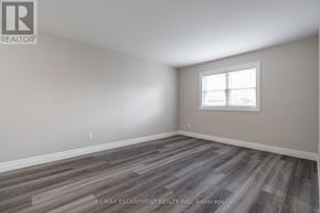 Hamilton (Eastmount) triplex for rent - 2 - 38 VIEWPOINT AVENUE 2