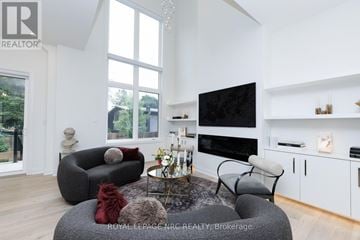 Pelham (Fonthill) townhouse for rent - A modern living room with a grey circular sofa and a fireplace.