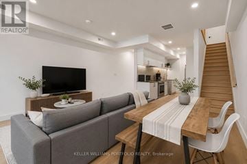 Toronto (High Park-Swansea) triplex for rent - UNIT C - 49 MORNINGSIDE AVENUE Unit C