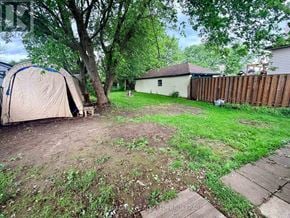 Niagara Falls (Downtown) apartment for rent - A backyard with a tent and a house.