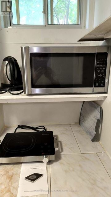 Richmond Hill (Crosby) apartment for rent - A black microwave oven is on a kitchen counter.