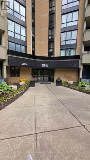 Toronto (Brookhaven-Amesbury) condo for rent - The entrance to a building with a black awning that reads 15.