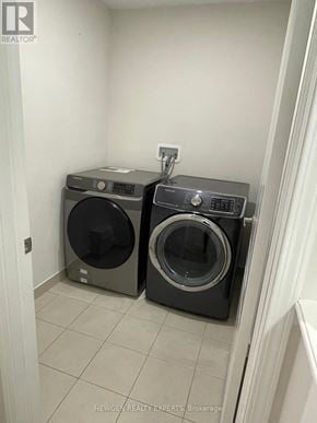 Brampton (Northwest Brampton) apartment for rent - A small laundry room with a washer and dryer.