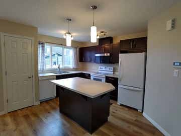 Edmonton house for rent - 477 Orchards Boulevard Southwest