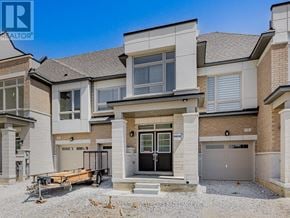Brampton (Northwest Brampton) townhouse for rent - A modern two-story house with a garage is for sale.
