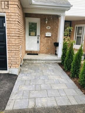 Ottawa townhouse for rent - A brick house with a white door and a number 19 on the wall.