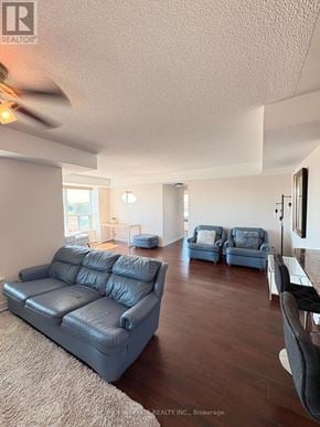 Toronto (Clairlea-Birchmount) condo for rent - A living room with a large couch and a smaller chair.