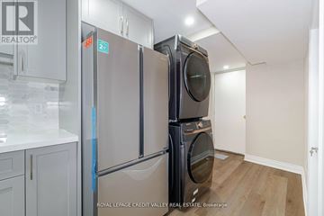 Brampton (Sandringham-Wellington) apartment for rent - A kitchen with a refrigerator and a washing machine.