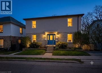 Cambridge apartment for rent - A house with a blue door is shown in the image.