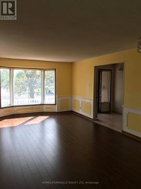 Mississauga (Lorne Park) apartment for rent - A room with wooden floors and yellow walls.