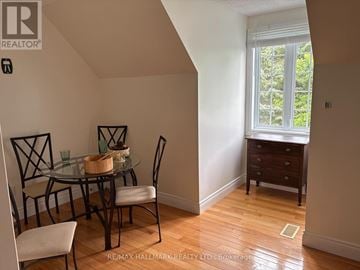 Whitchurch-Stouffville (Ballantrae) apartment for rent - A dining room with a glass table and chairs.