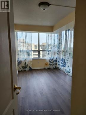 Vaughan (Crestwood-Springfarm-Yorkhill) condo for rent - A room with a view of the city through the window.