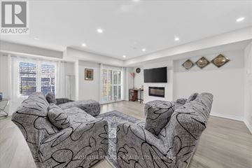 Whitby (Rolling Acres) townhouse for rent - A modern living room with a grey patterned sofa and a fireplace.