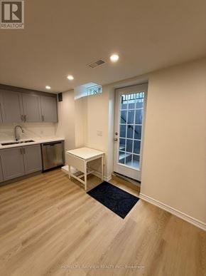 Georgina (Keswick South) apartment for rent - A realtor photo of a home interior with a kitchen and a small table.