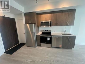 Hamilton (Riverdale) condo for rent - A kitchen with a refrigerator, oven, microwave, and sink.