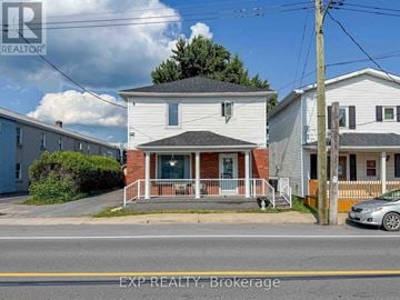 The Nation triplex for rent - B - 4515 STE CATHERINE STREET B