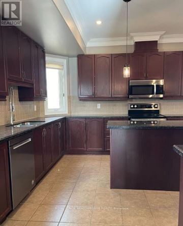 Milton (Cl Clarke) townhouse for rent - A kitchen with brown cabinets and a stove top oven.